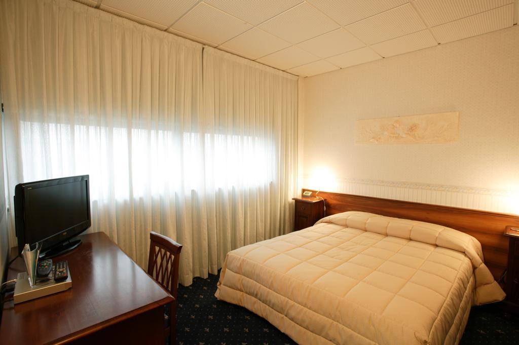 Alexander 4*